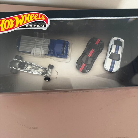 Hot Wheels Premium Jay Lenos Garage 4-Car Set Featuring 1955 Mercedes-Benz " - Picture 2 of 6